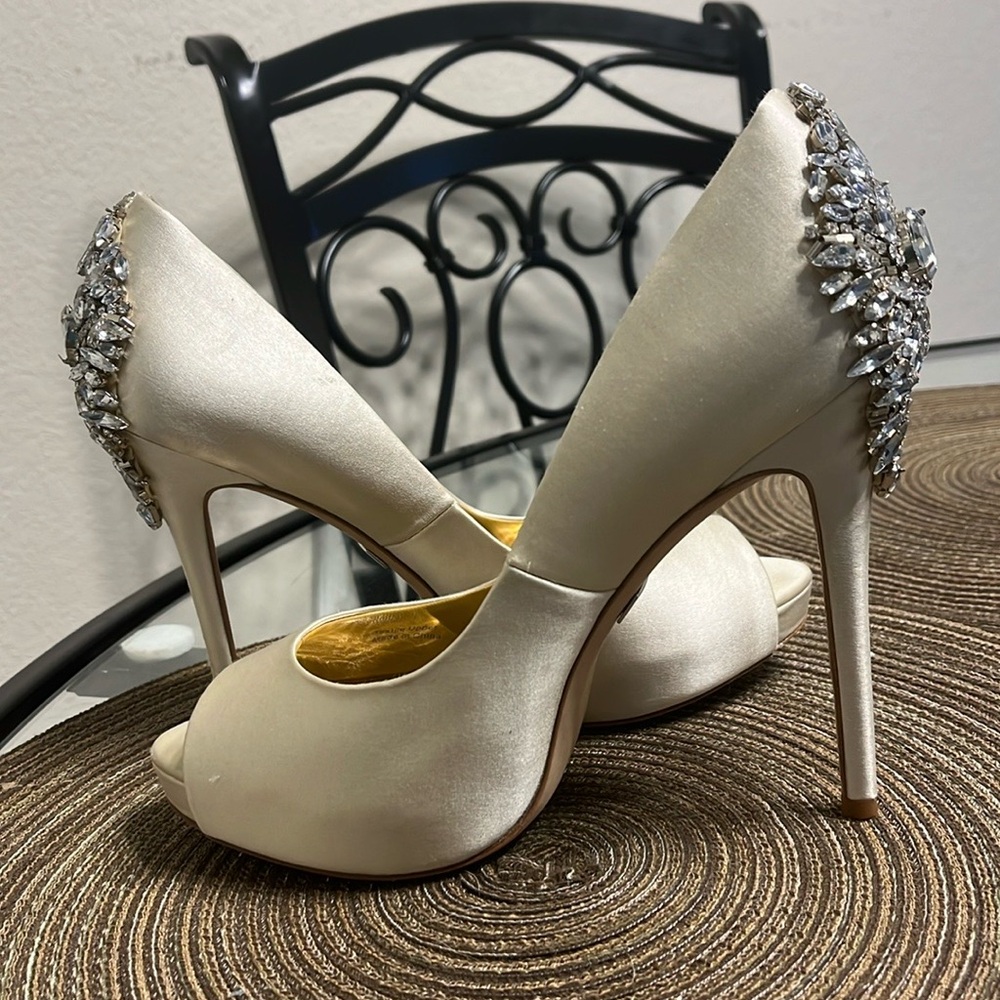 Badgley Mischka Kiara Peep Toe Pump
